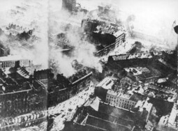 Gemeinfreies Bild: „Burning Warsaw in September 1939“