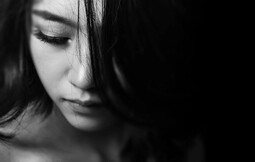 https://www.pexels.com/photo/grayscale-portrait-of-woman-594421/